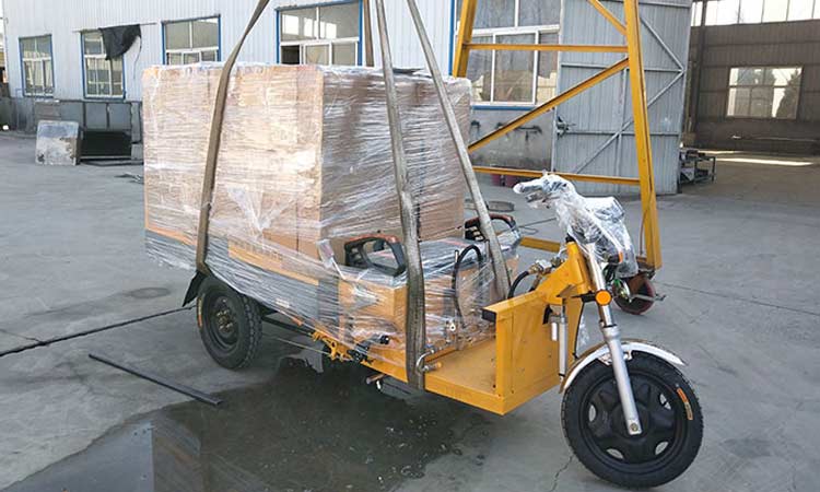 電動(dòng)三輪高壓清洗車(chē)