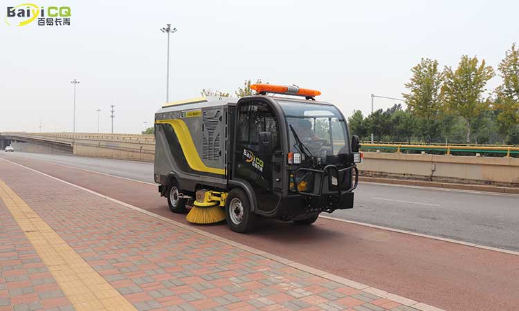 小型電動(dòng)洗掃車，背街小巷清潔小能手