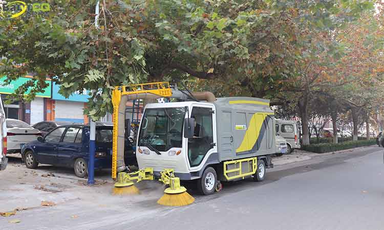 純電動(dòng)樹(shù)葉收集車