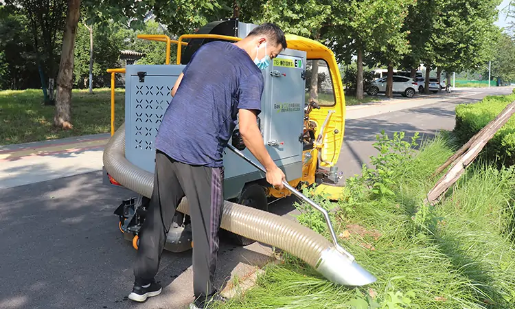 純電動樹葉收集車_多功能樹葉收集車_吸樹葉的機(jī)器_掃樹葉神器