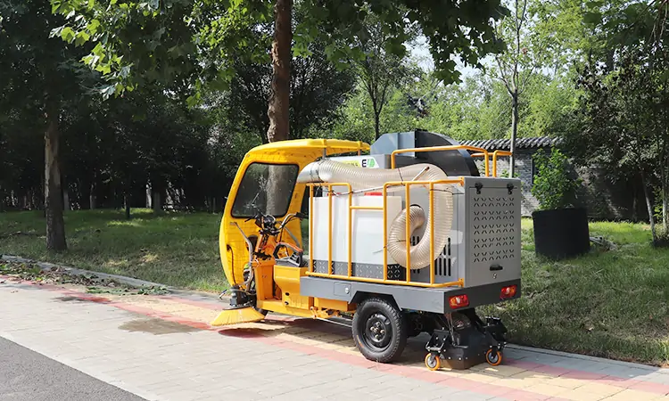 純電動樹葉收集車_多功能樹葉收集車_吸樹葉的機(jī)器_掃樹葉神器