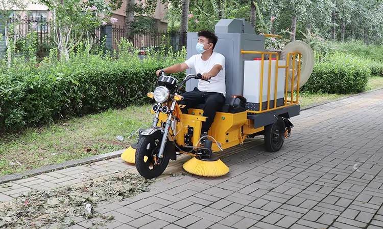 純電動樹葉收集車_多功能樹葉收集車_吸樹葉的機(jī)器_掃樹葉神器
