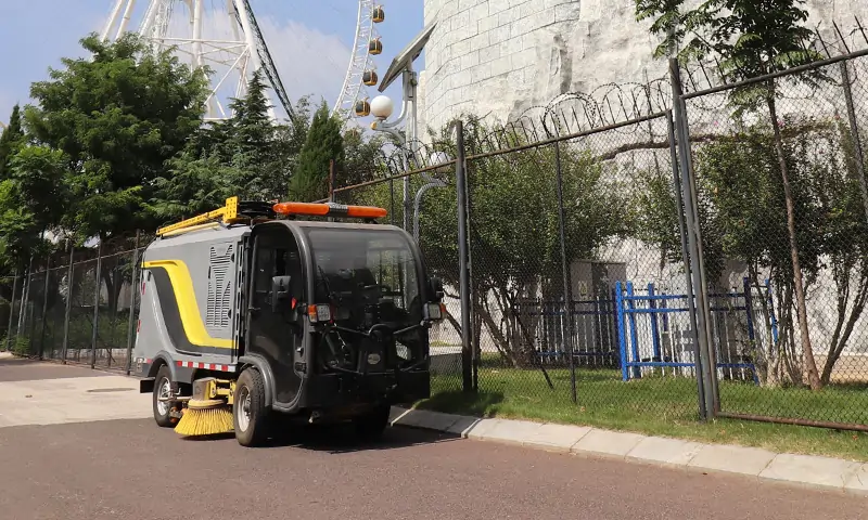 更新迭代再升級(jí)！小型純電動(dòng)洗掃車功能更完善，系統(tǒng)更全面！