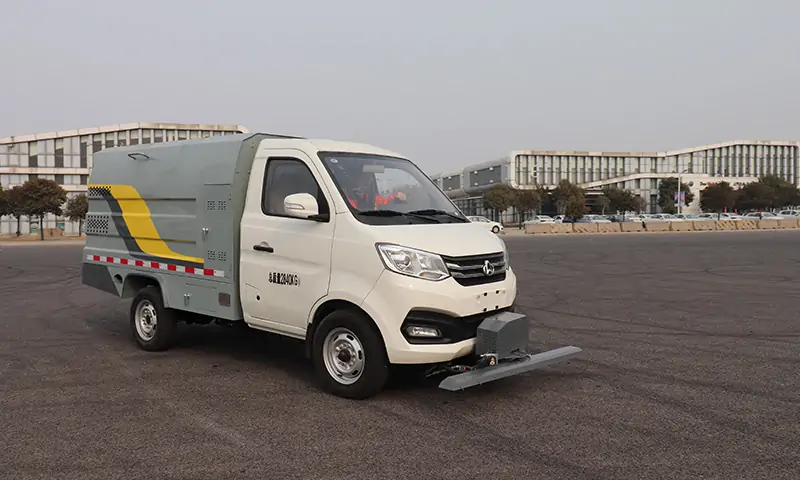 新品上市！新能源純電動道路養(yǎng)護(hù)車亮相！長安底盤可上牌，駕駛舒適，操作簡單！