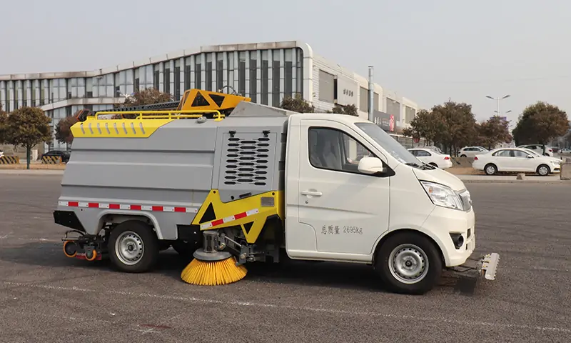 可上牌純電動洗掃車！自動檔位，動力強(qiáng)勁，專注背街小巷路面衛(wèi)生治理！