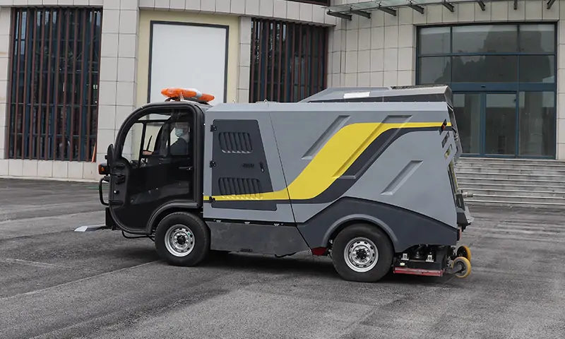 純電動(dòng)深度清潔車：革新環(huán)保，開(kāi)創(chuàng)清潔新時(shí)代
