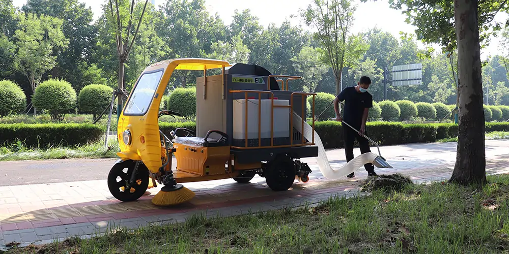 純電動(dòng)樹(shù)葉收集車(chē)_多功能樹(shù)葉收集車(chē)_吸樹(shù)葉的機(jī)器_掃樹(shù)葉神器