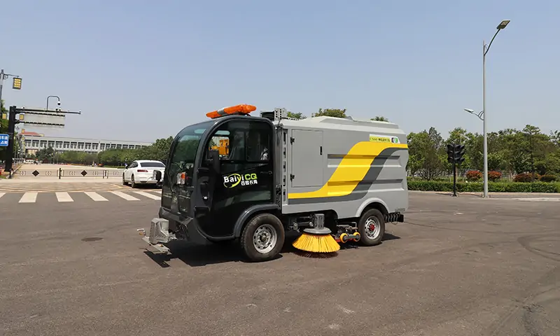 創(chuàng)新環(huán)保科技，小型純電動(dòng)洗掃車助力城市清潔