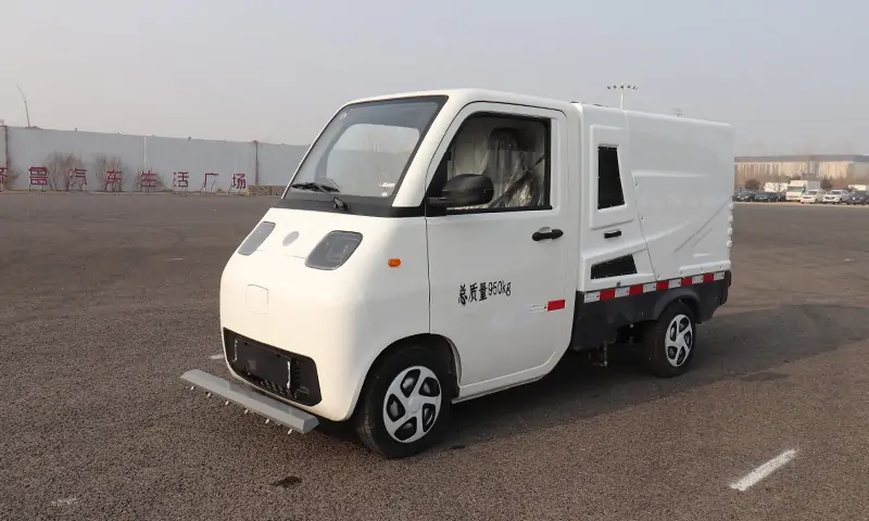 純電動小型道路養(yǎng)護(hù)車，道路清潔養(yǎng)護(hù)專用設(shè)備，經(jīng)濟(jì)環(huán)保，可上牌照