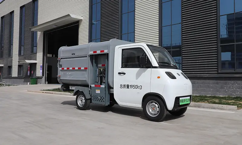 小巧靈活、綠色高效——新能源側(cè)裝式垃圾車引領(lǐng)城市清潔新趨勢